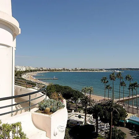 מלון Barriere Le Majestic 5*